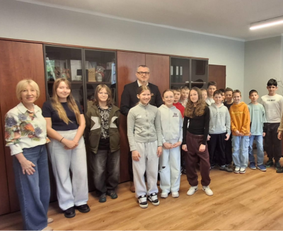 Lekcja samorządu w praktyce – klasa 5A z Trójki w Urzędzie Gminy i Miasta!